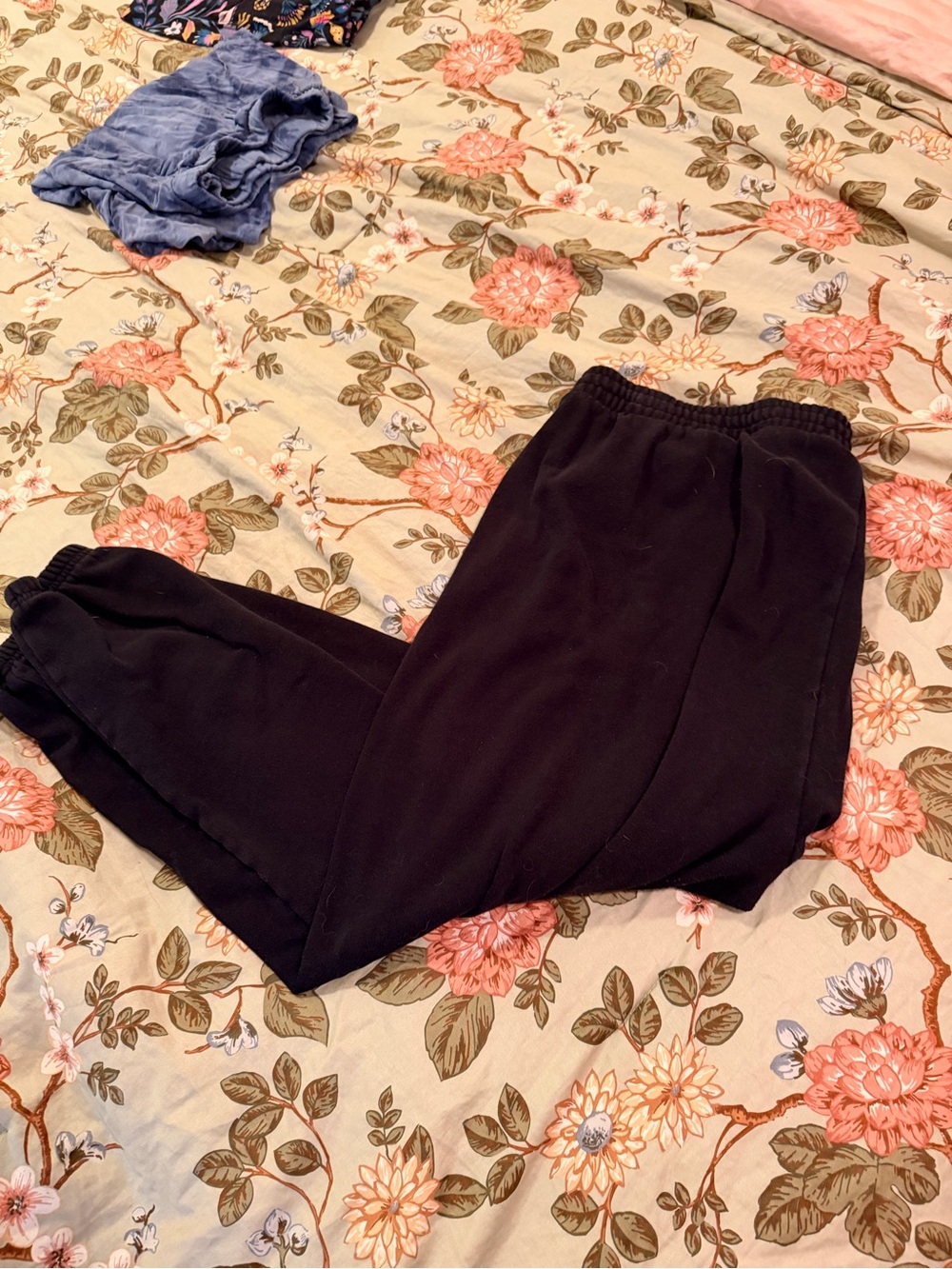 Old Navy Black Womens so comfy Sweatpants with Elastic Waist and Cuffed Ankles